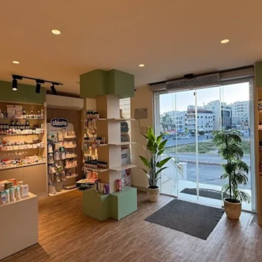 نوفر جميع أنواع الأبواب والقواطع بما يشمل الأبواب الداخلية والخارجية والأبواب الأكورديون والأبواب الزجاجية والقواطع المتحركة بجودة عالية للمشاريع السكنية والتجارية.